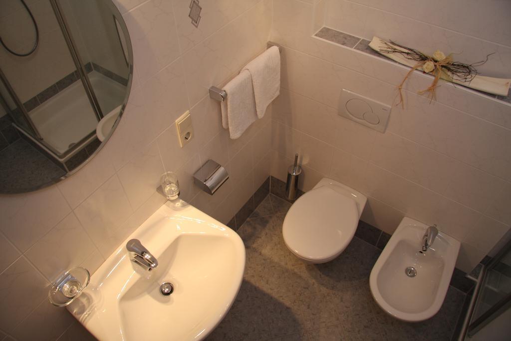 Steinerhof Apartment Dobbiaco Room photo